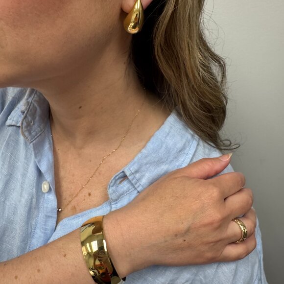 14K Gold Plated Sculpted Teardrop Earrings - Made in Italy - Picture 6 of 6